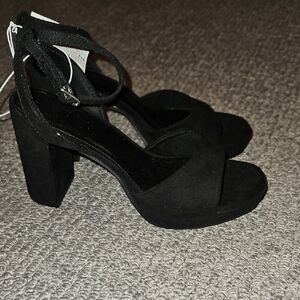 Old Navy Black Women's Block Heel Sandals